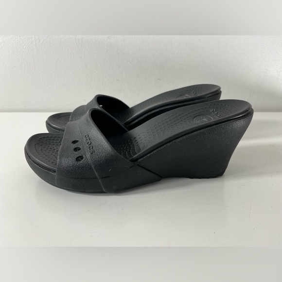 Crocs Women’s Size 8 Black Sassari Style Wedge Heels - Picture 2 of 9